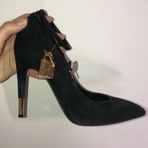 Tom ford lock and key pumps
37 / US 7